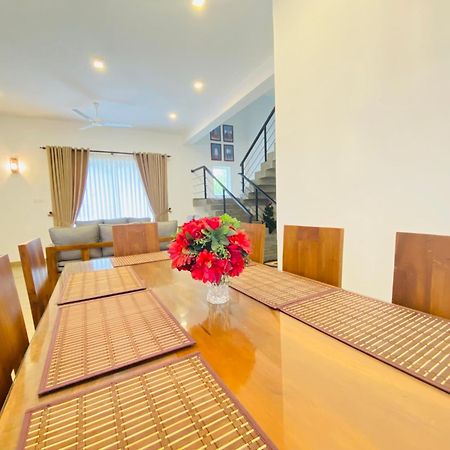 Srimadis Villa Near Airport - Negombo Extérieur photo