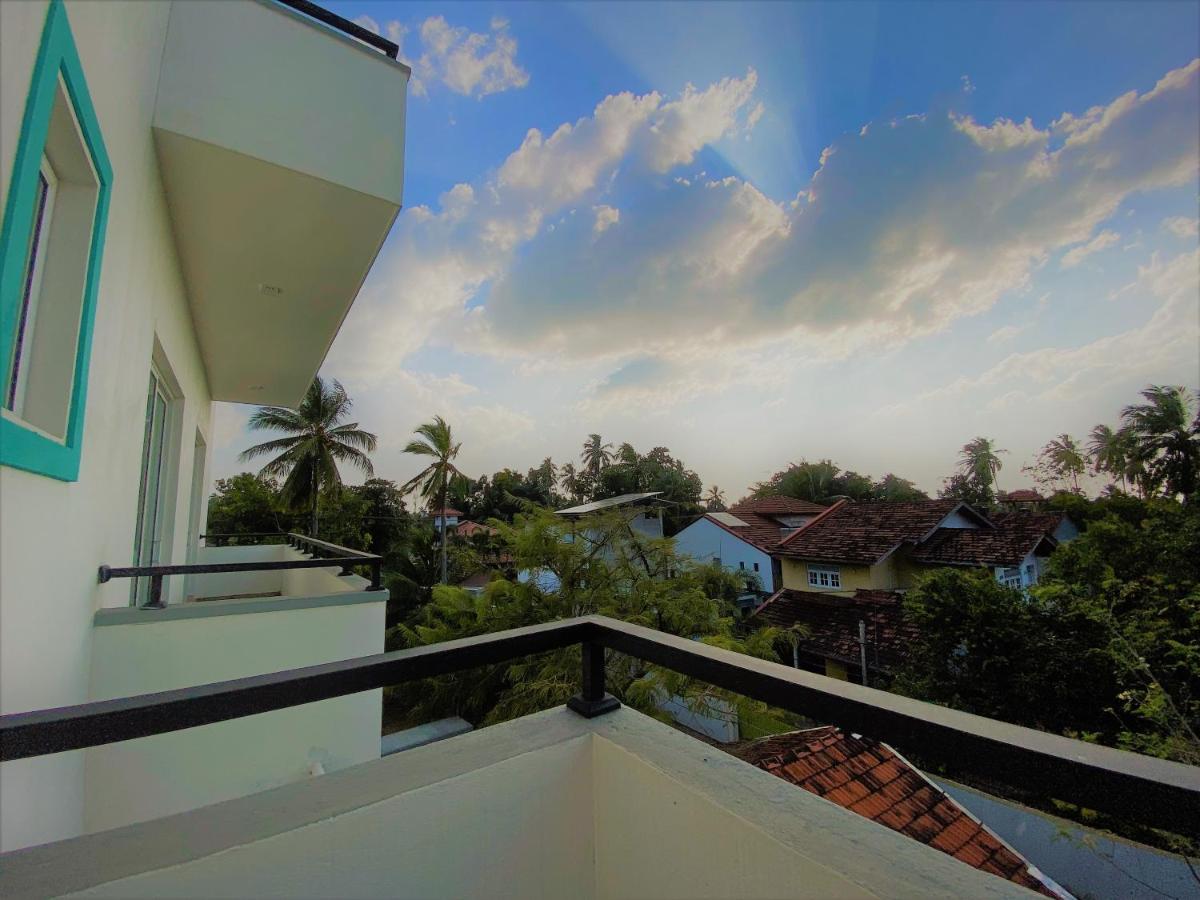 Srimadis Villa Near Airport - Negombo Extérieur photo