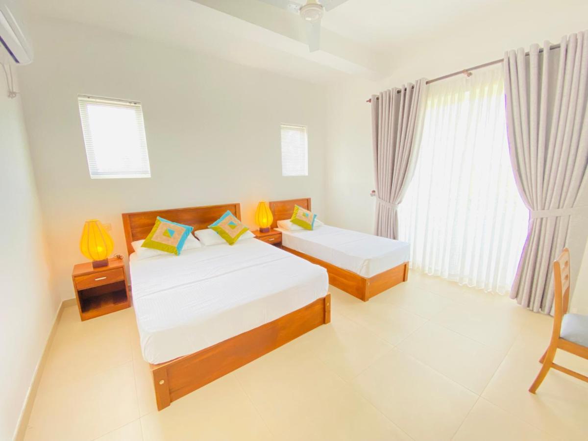 Srimadis Villa Near Airport - Negombo Extérieur photo