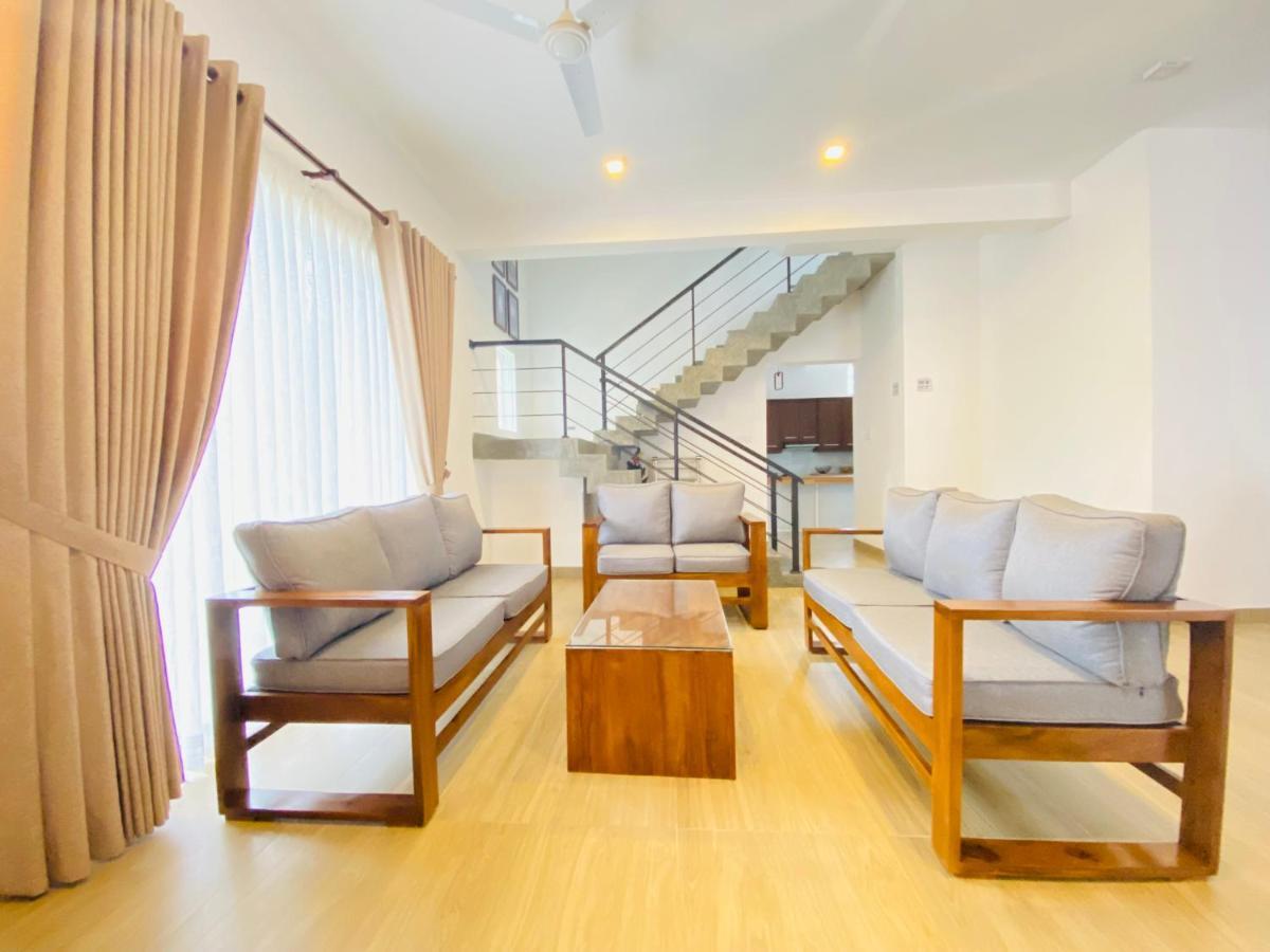 Srimadis Villa Near Airport - Negombo Extérieur photo