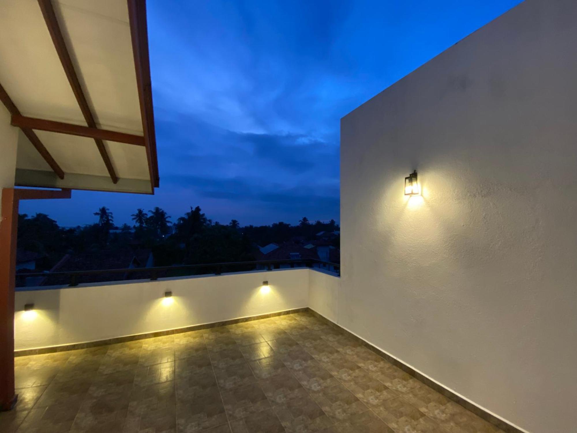 Srimadis Villa Near Airport - Negombo Extérieur photo