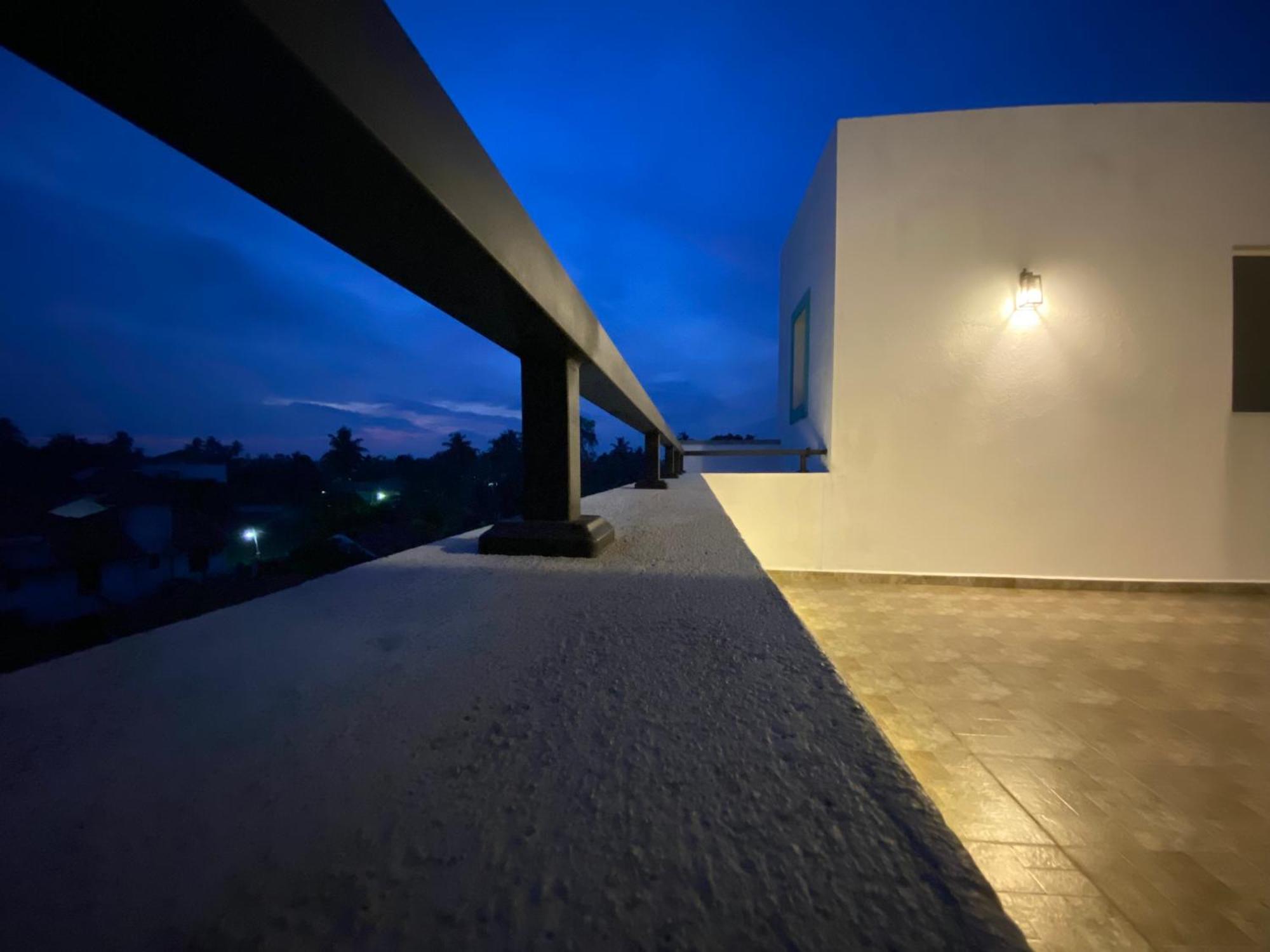 Srimadis Villa Near Airport - Negombo Extérieur photo